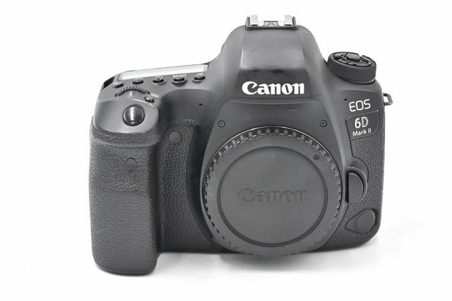 Зеркальный фотоаппарат Canon EOS 6D Mark II Body (состояние 4-) (б/у)
